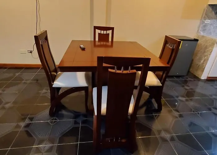 Departamento En Cuenca, 2 Habitaciones Y Parqueo Gratis
