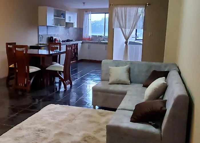 Departamento En Cuenca, 2 Habitaciones Y Parqueo Gratis