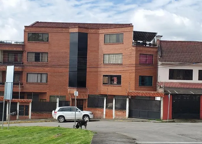 Departamento En Cuenca, 2 Habitaciones Y Parqueo Gratis
