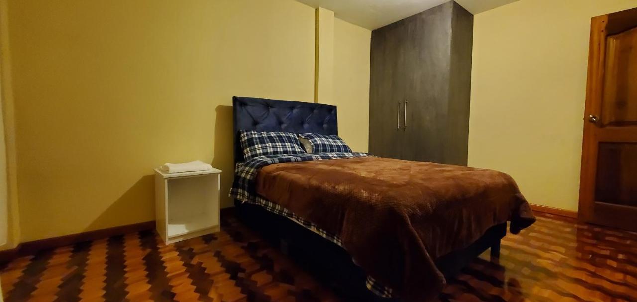 Departamento En Cuenca, 2 Y Parqueo Gratis Cuenca
